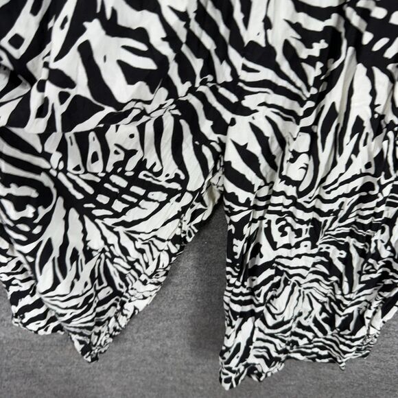 Patrons of Peace Jumpsuit  Women S Small White Geometric V-Neck Short Sleeve - Picture 3 of 8